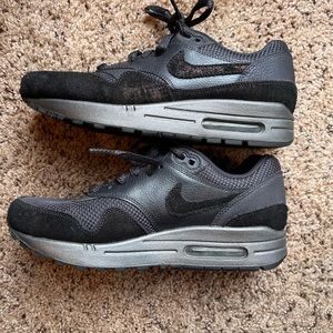 NIKE W AIR MAX 1 PREMIUM ANTHRACITE & METALLIC HEMATITE